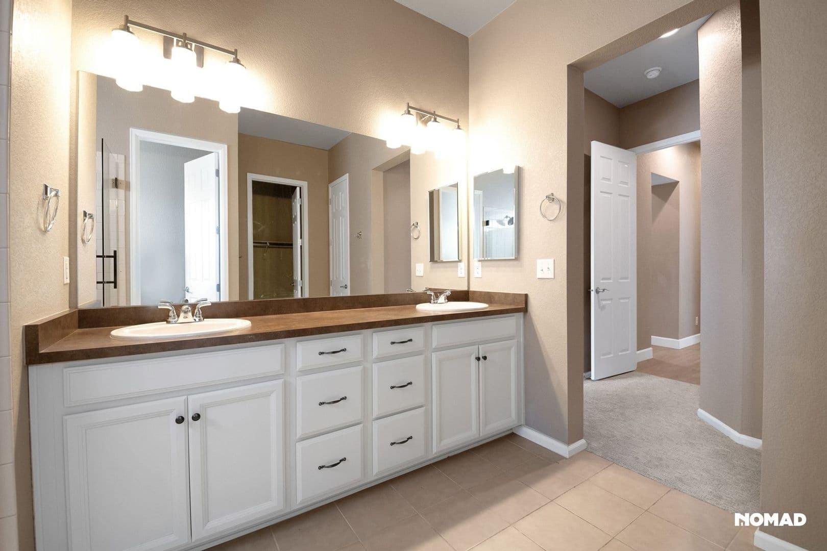 Aurora House: 26926 E Davies Pl