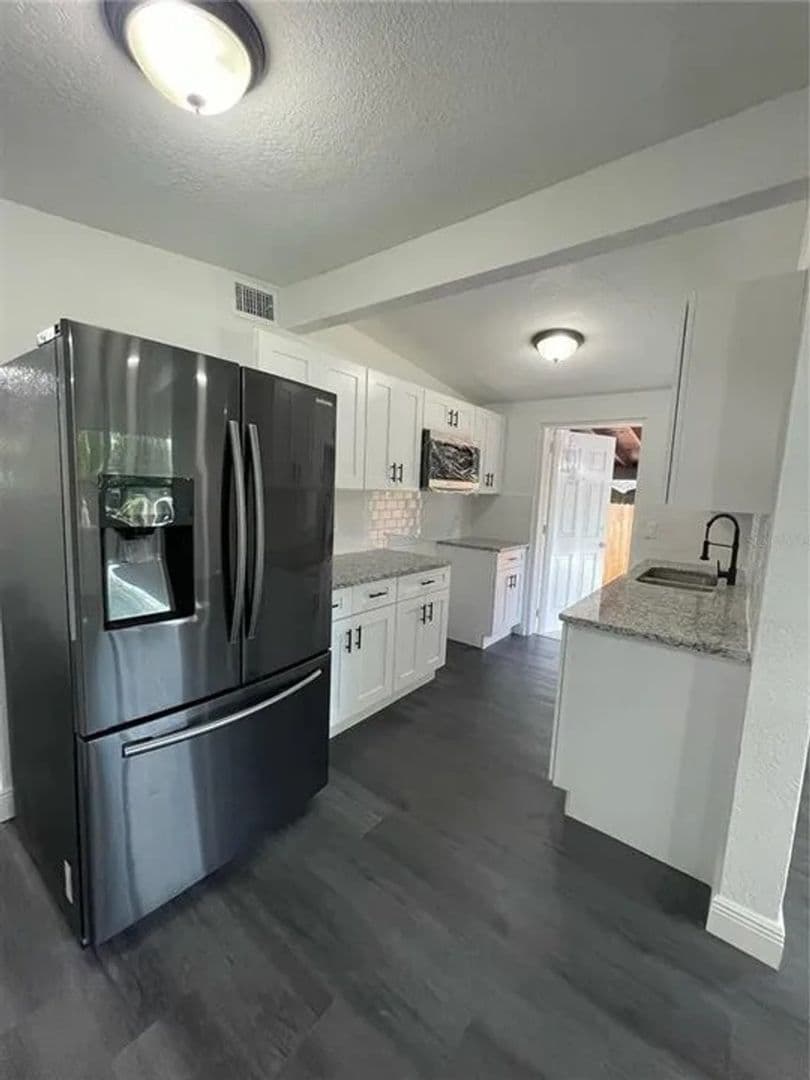 Tampa House: 8403 N Semmes St