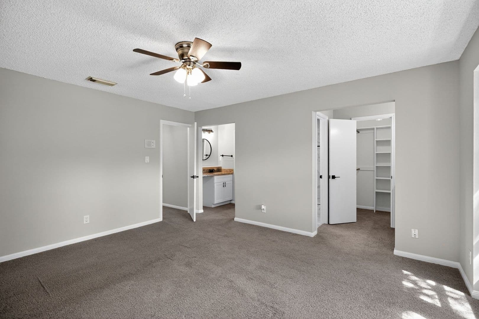 Houston House: 2250 Shadowdale Dr
