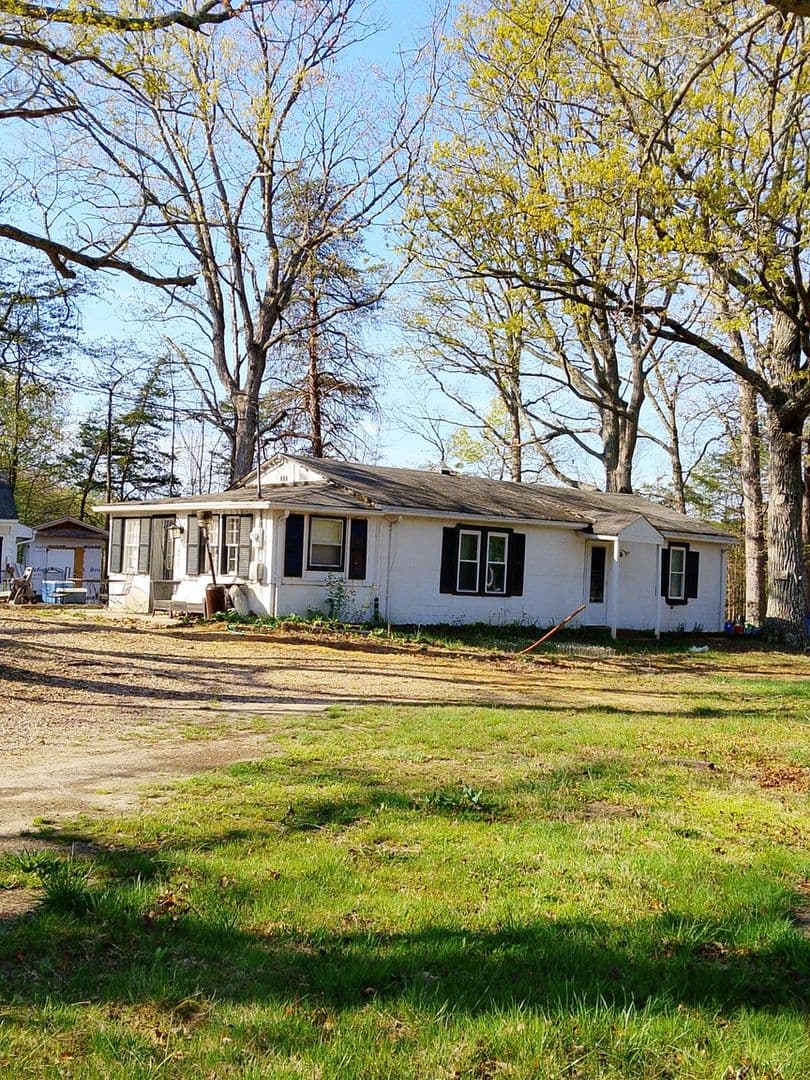 Manassas House: 14416 Bristow Rd