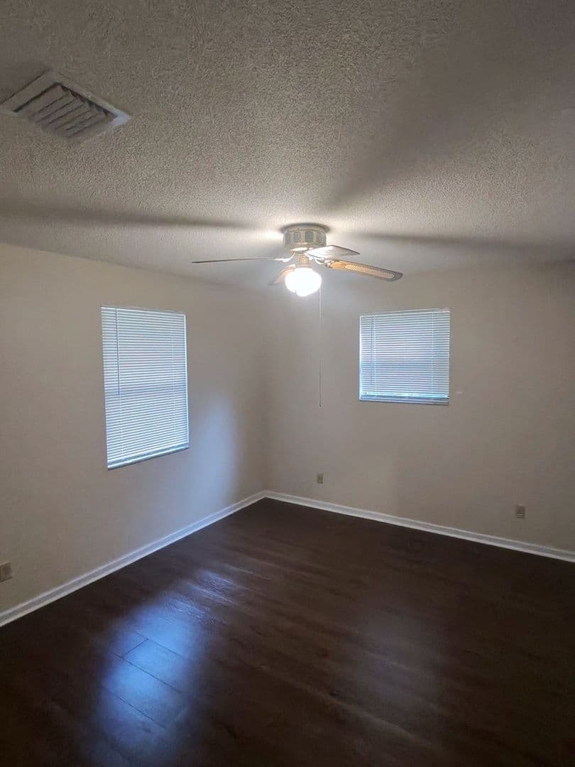 Jacksonville House: 7325 Calvin St