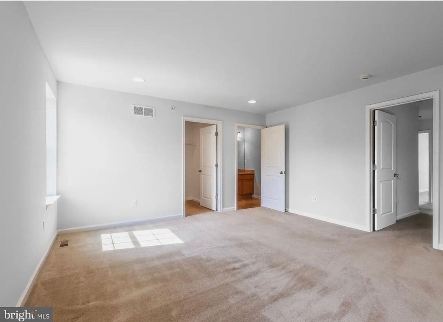 Newark Townhome: 621 S Twin Lakes Blvd