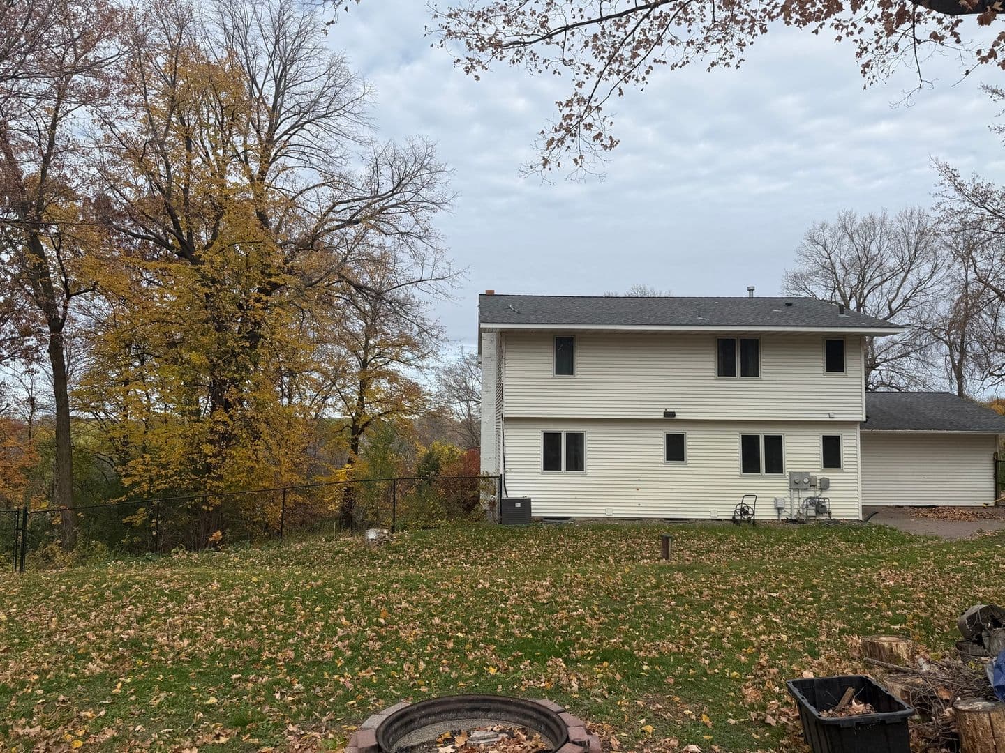 Prior Lake House: 17742 Fairlawn Ave