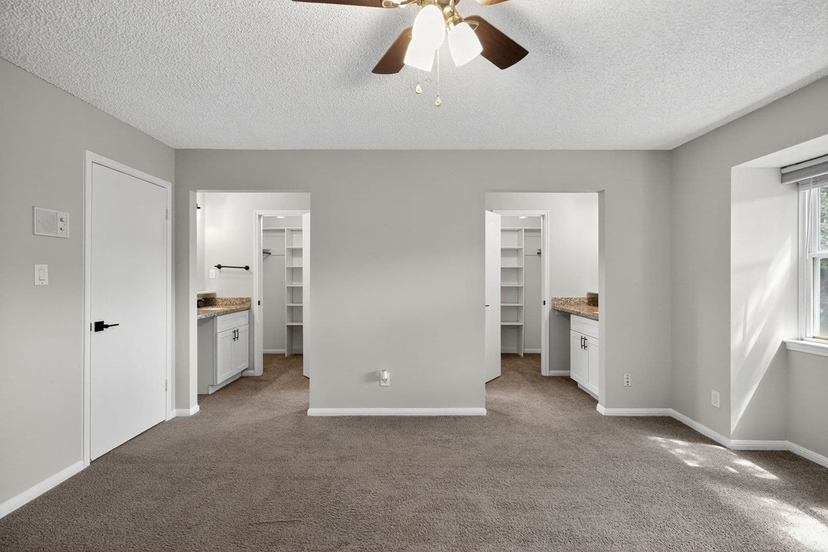 Houston House: 2250 Shadowdale Dr