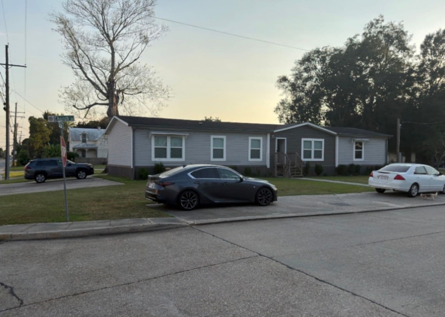 White Castle House: 32610 Bowie St