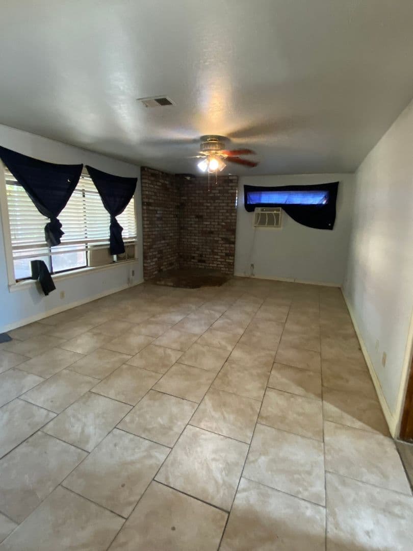 Stockton House: 1857 Crestwood Cir