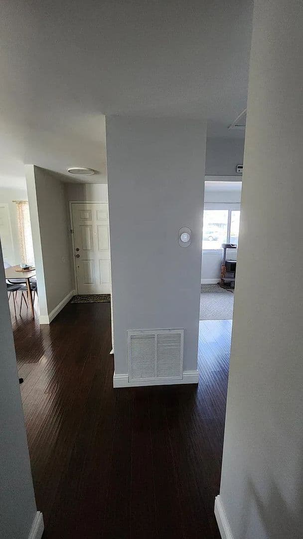 Livermore House: 1032 Hollyhock St