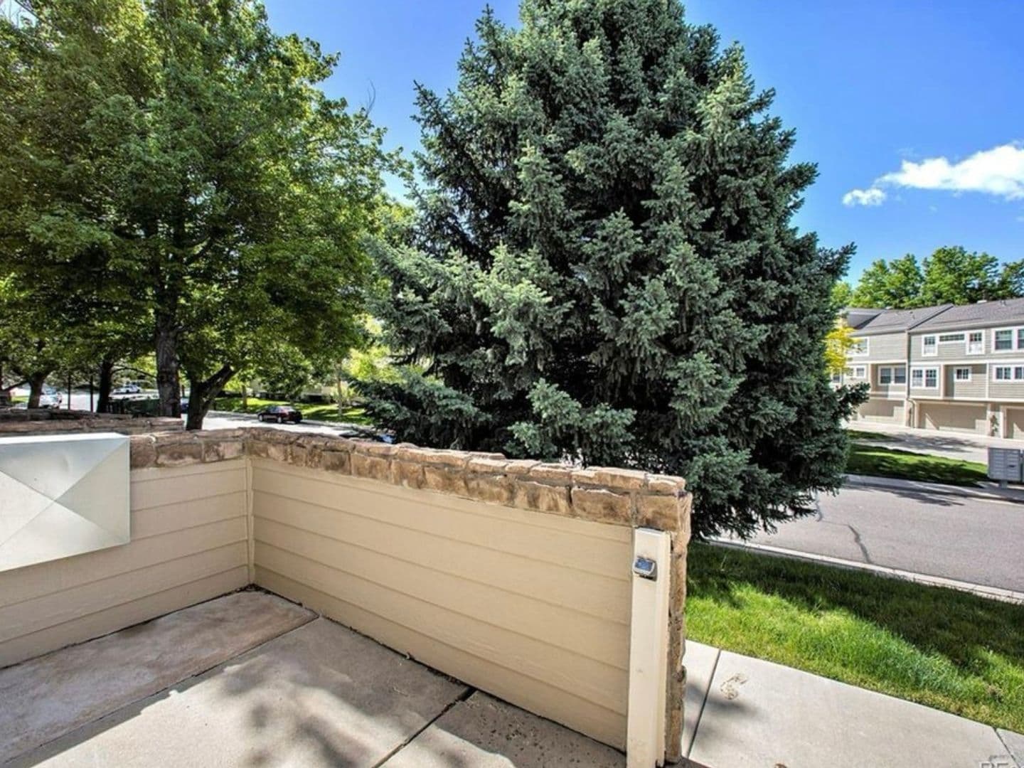 Littleton Townhome: 329 W Jamison Cir