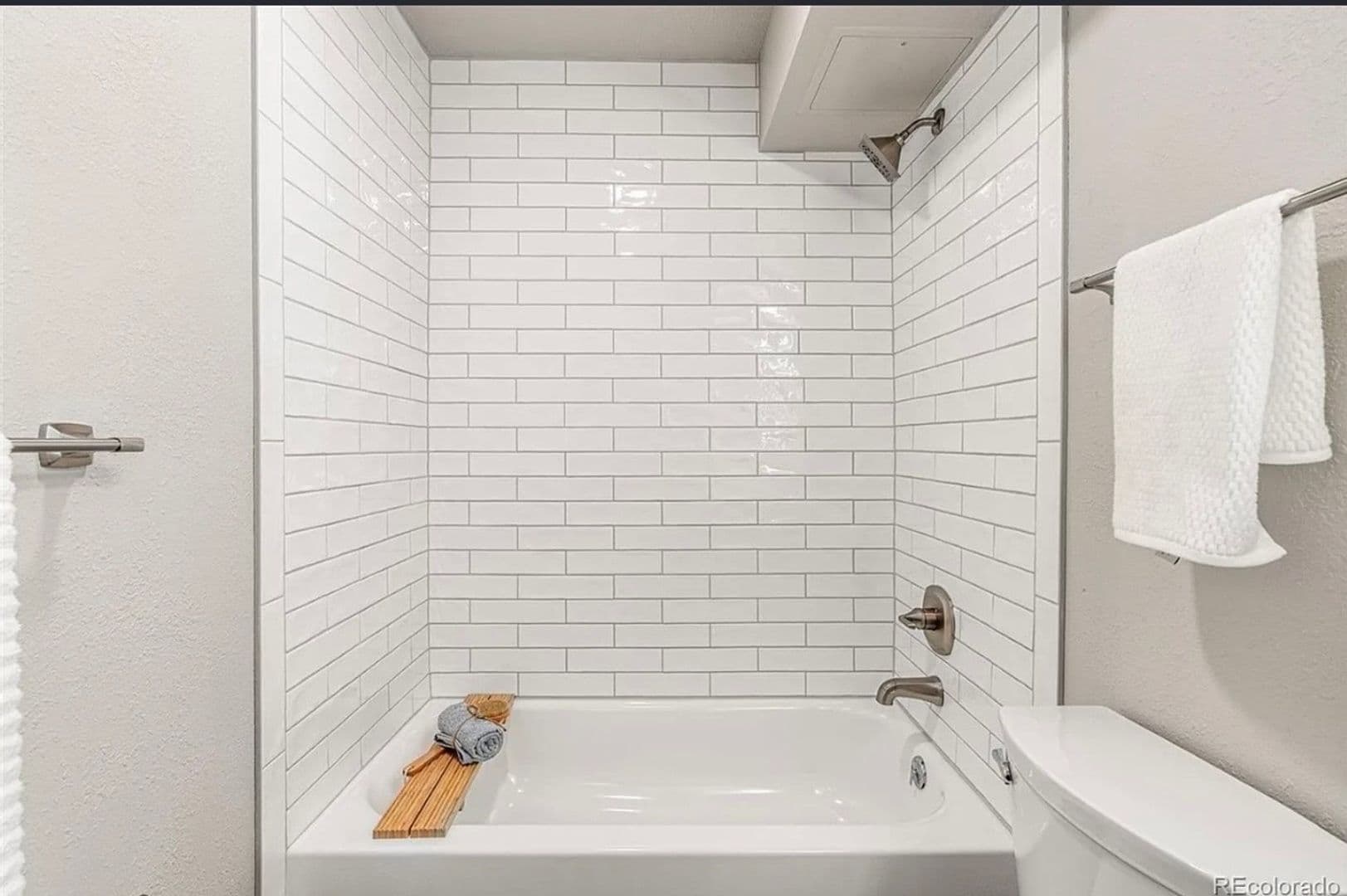 Aurora Condo: 2120 S Vaughn Way