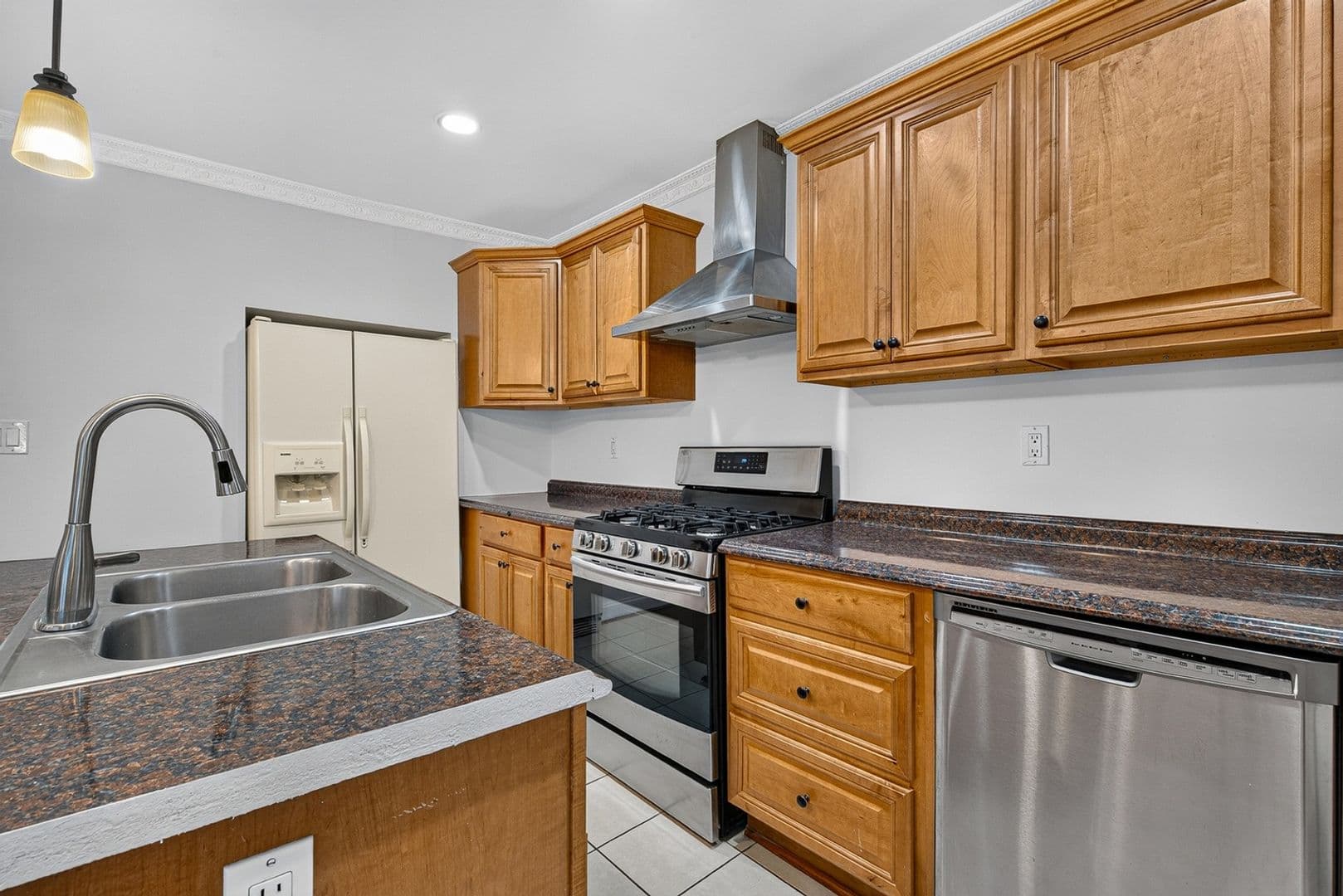 Baltimore Townhome: 805 Arnold Ct