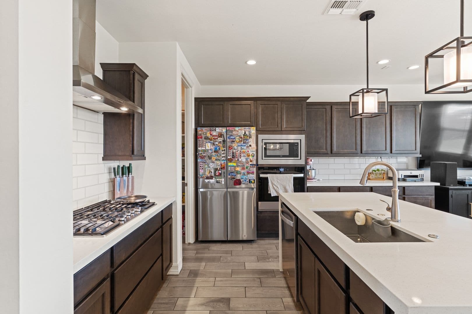 Surprise House: 10997 N Hershey St