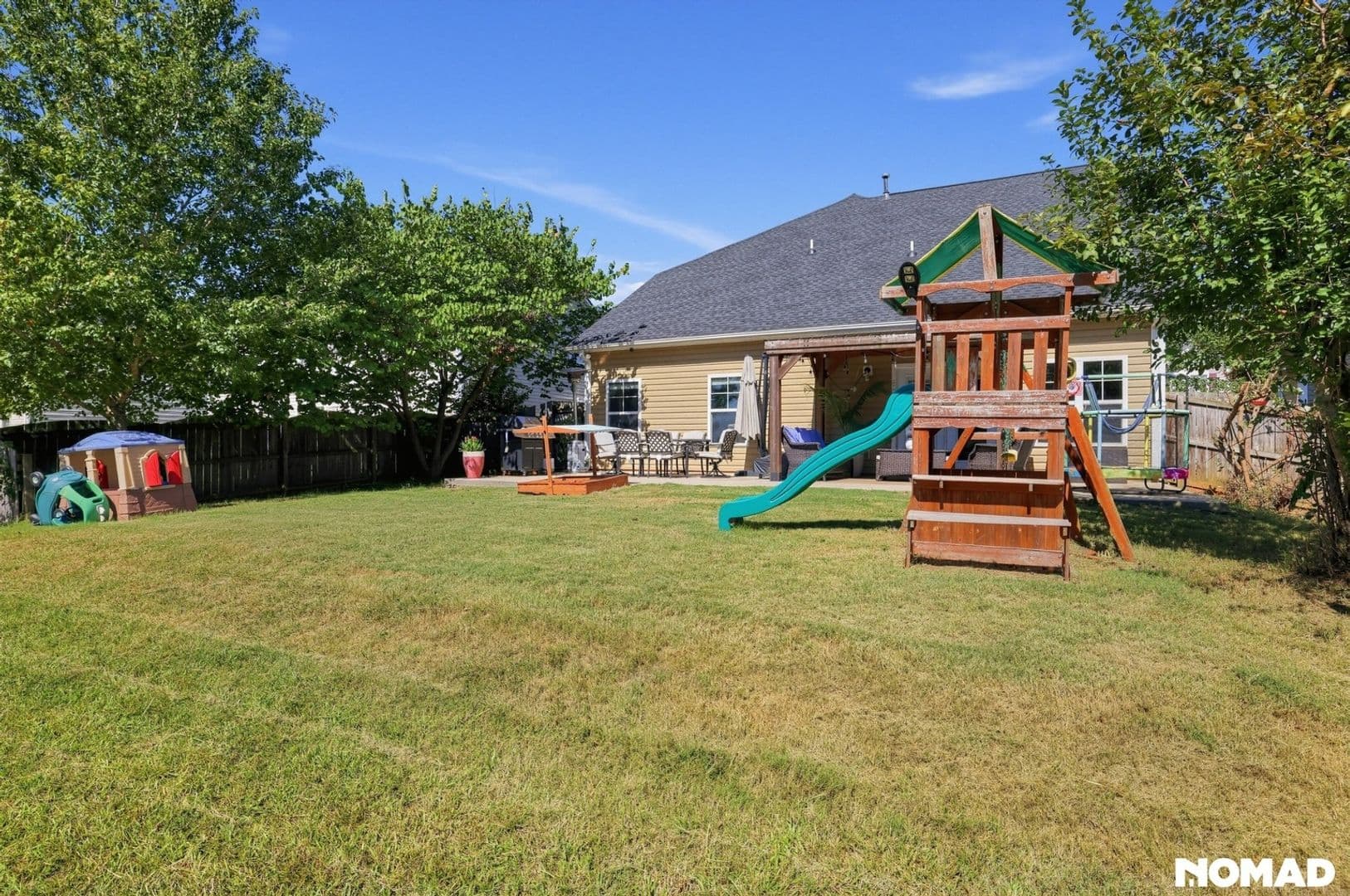Simpsonville House: 302 Barrett Chase Dr