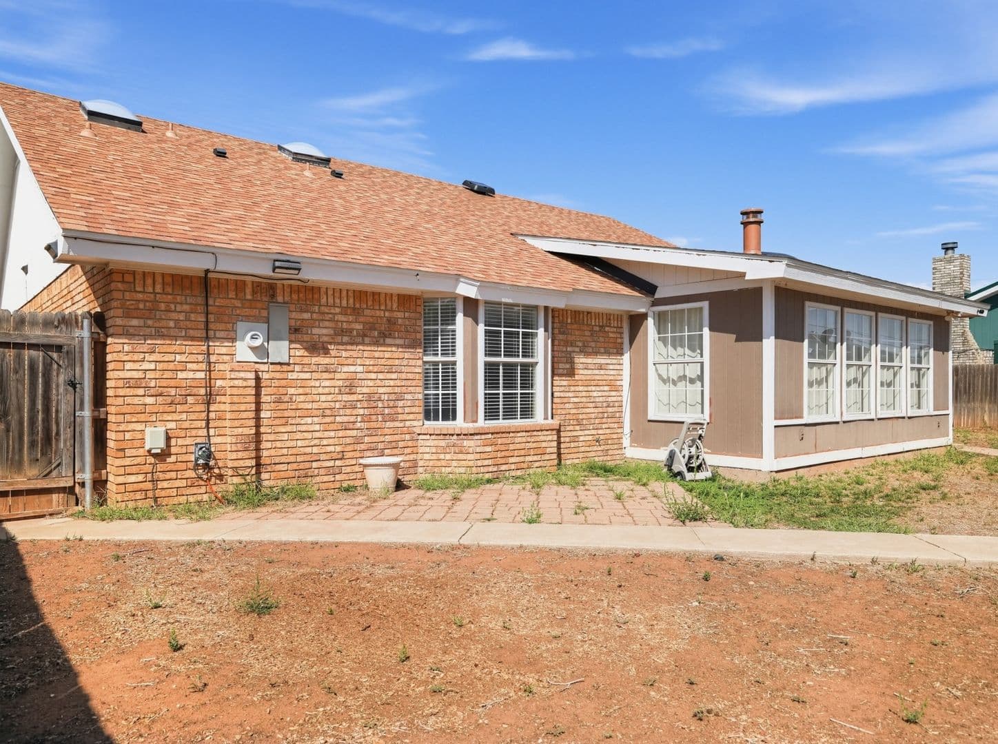 Clovis House: 109 Rosewood Dr