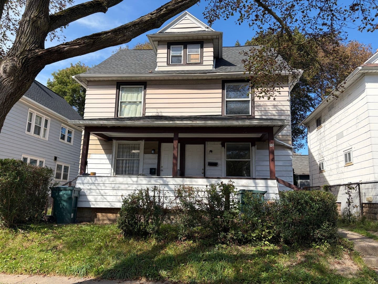 Rochester Townhome: 90 Fairbanks St