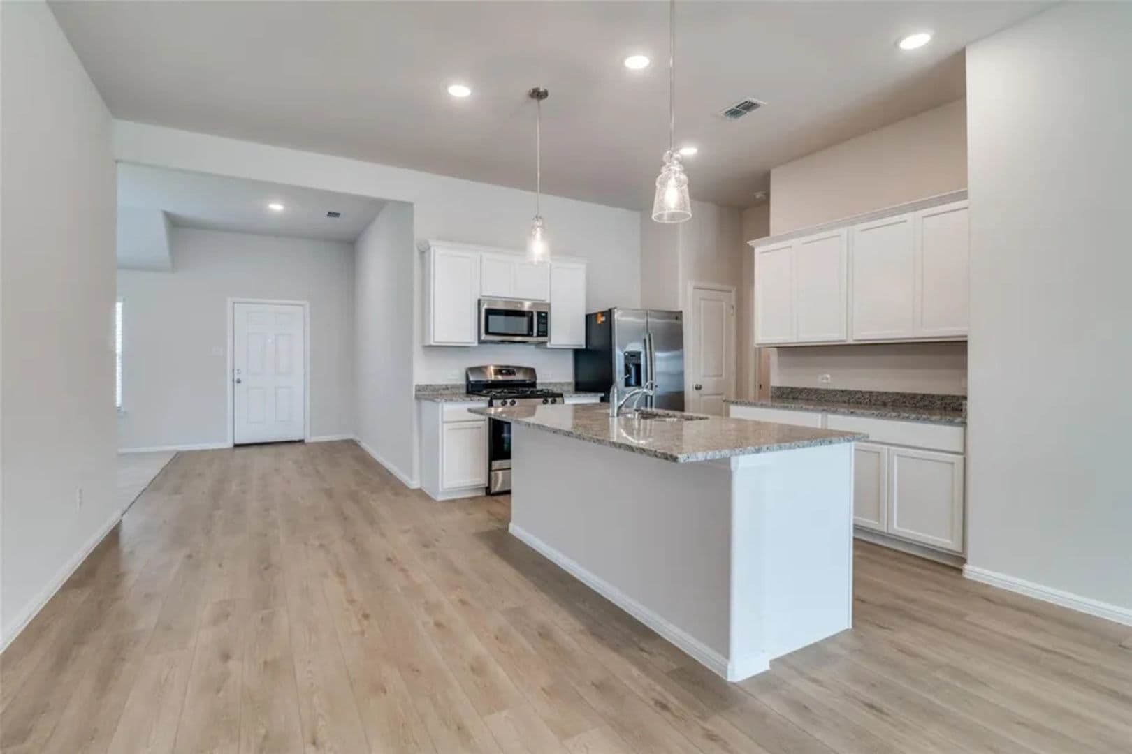 Royse City House: 213 Corcovado Ave