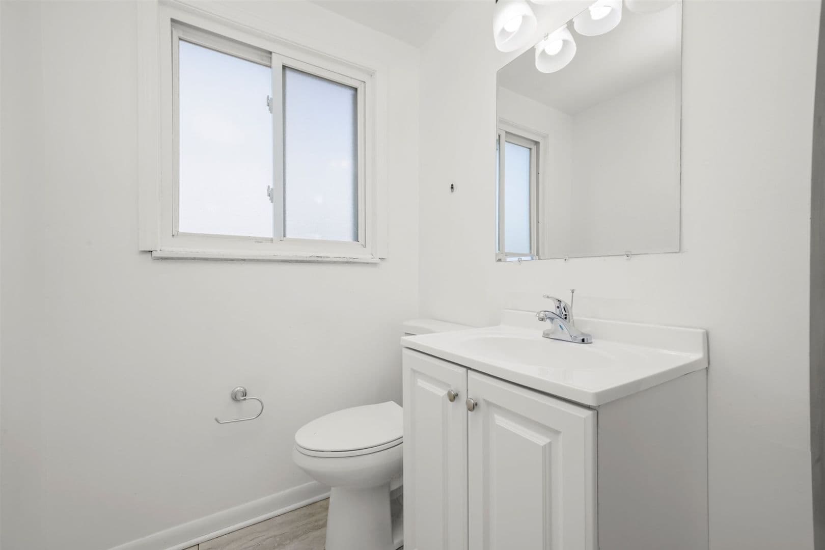 Lansing House: 17007 Oakwood Ave