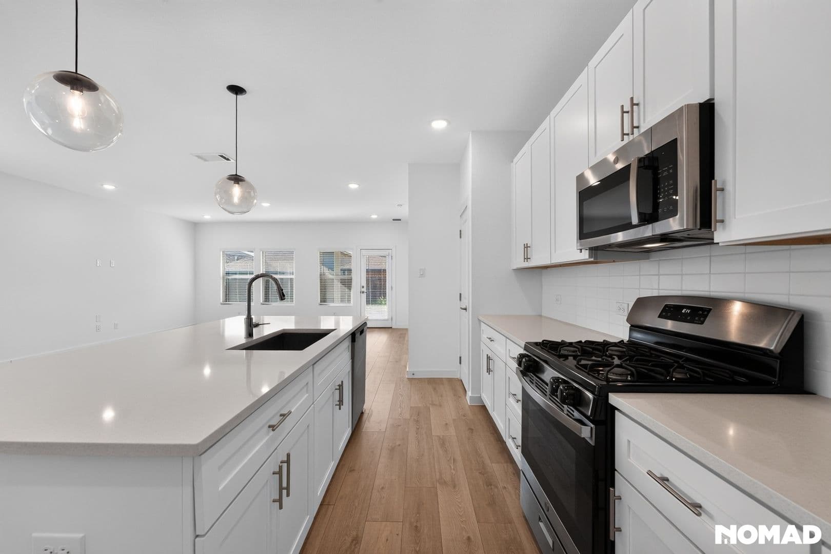 Seagoville House: 2512 Broken Bow Dr