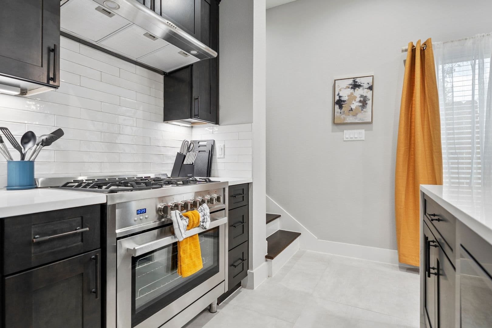 Houston House: 825 Paul Quinn St