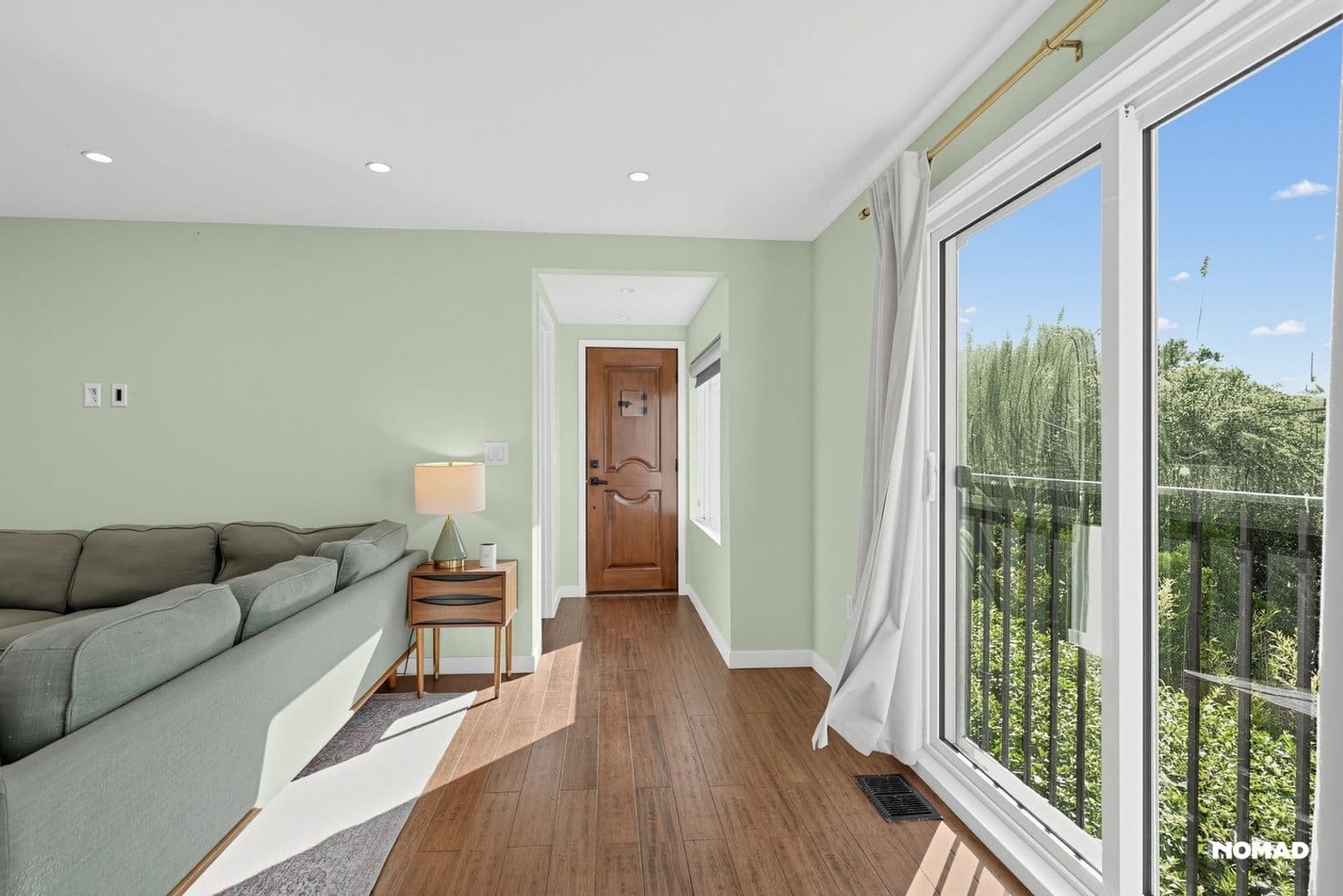 Los Angeles House: 4875 Wicopee Ave