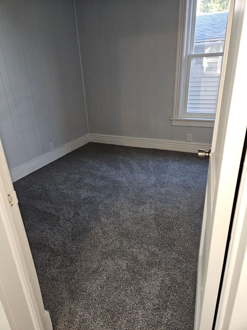 Amsterdam Townhome: 43 1st St