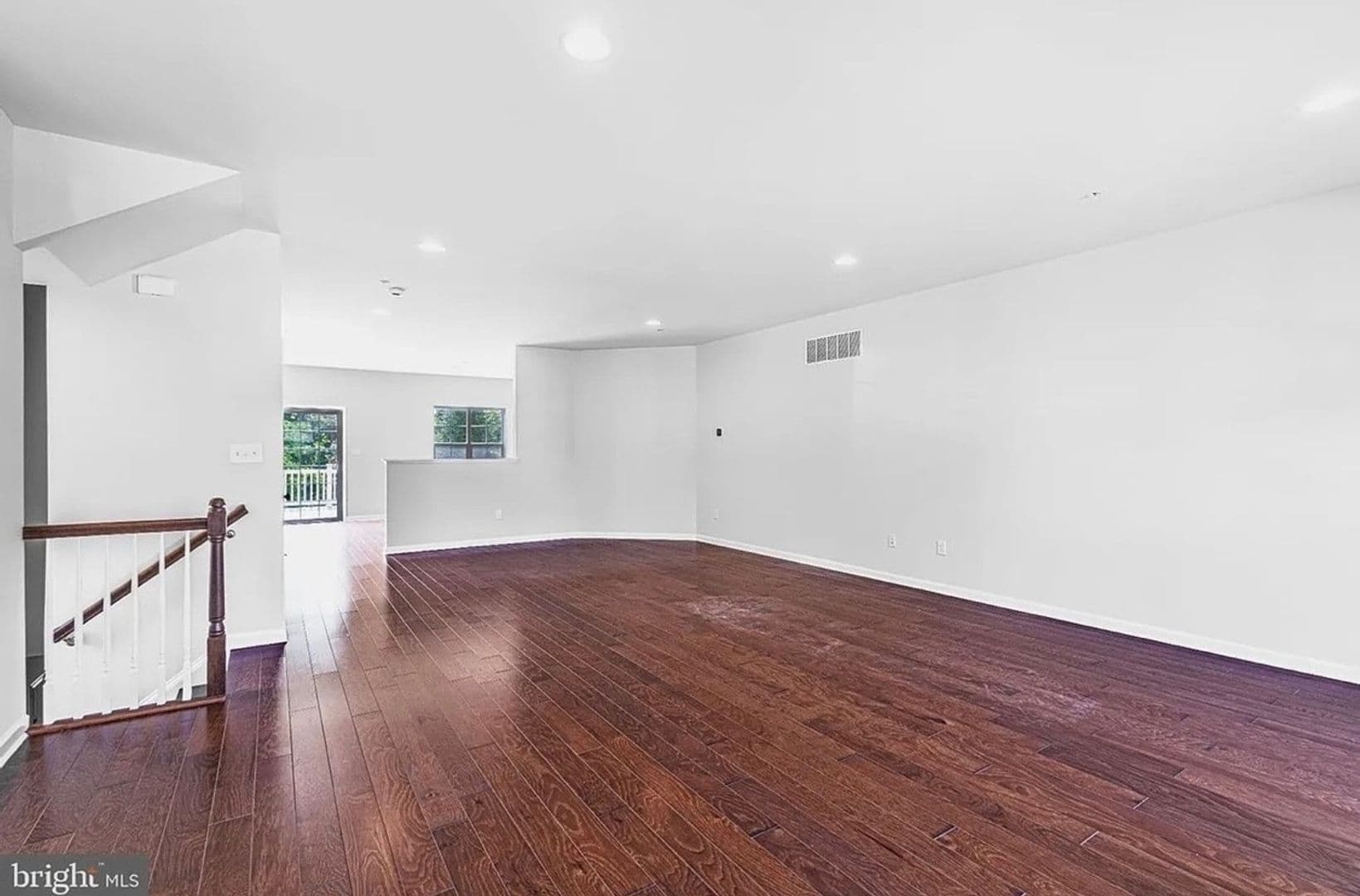 Newark Townhome: 621 S Twin Lakes Blvd