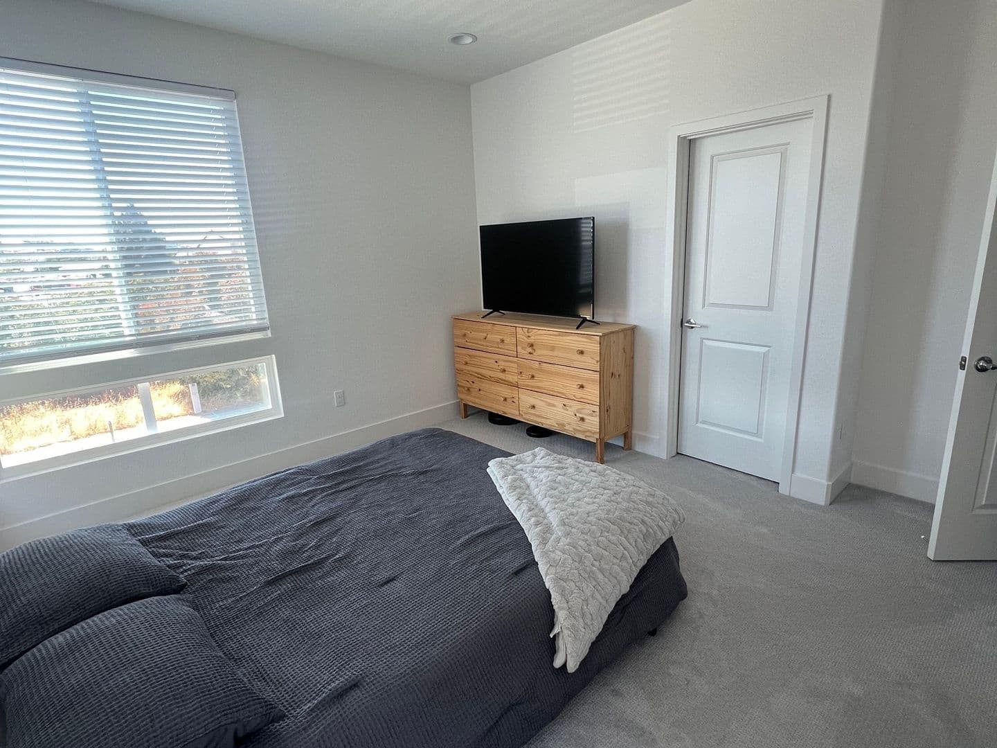 Richmond Condo: 814 Marina Way S