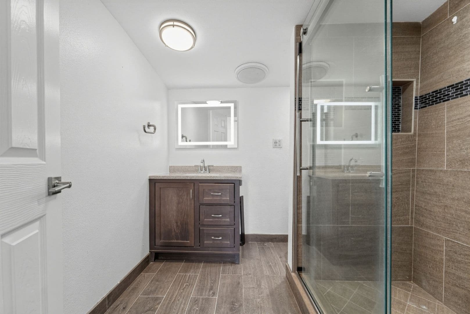Los Angeles Townhome: 2703 Alsace Ave