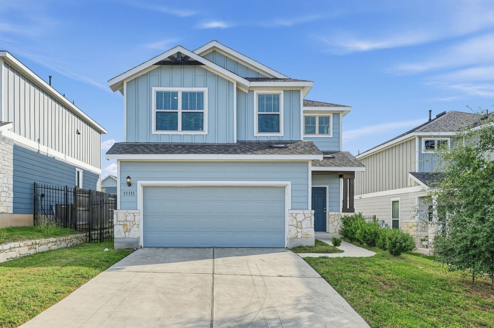 Manor House: 11111 Mestengo Dr