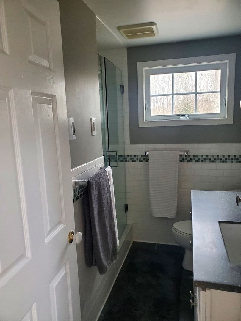 Niantic House: 71 Oakwood Rd