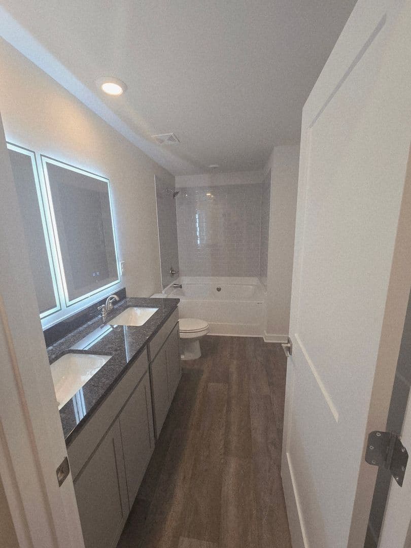 Union City House: 3416 Stonewall Ct