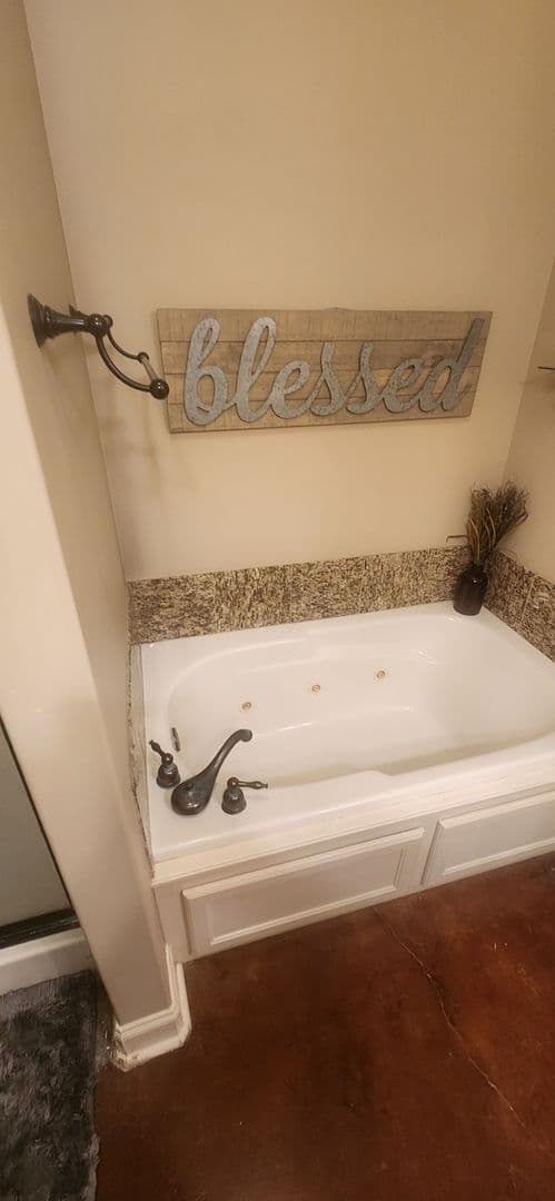 Lafayette House: 304 Barataria Bay Pt