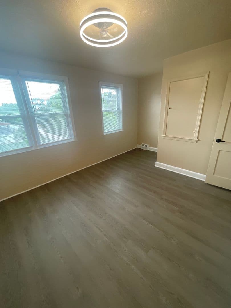 Essex House: 551 Welbrook Rd