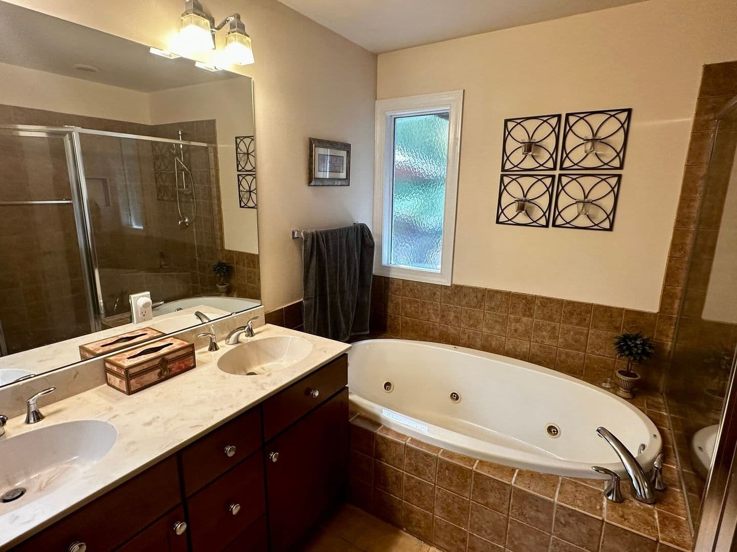 Charlotte House: 4316 Brookwood Rd