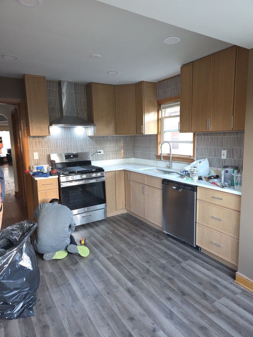 Chicago House: 9024 S Utica Ave