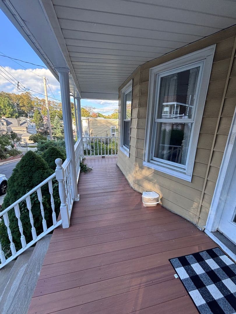 Staten Island Townhome: 35 Pearl St