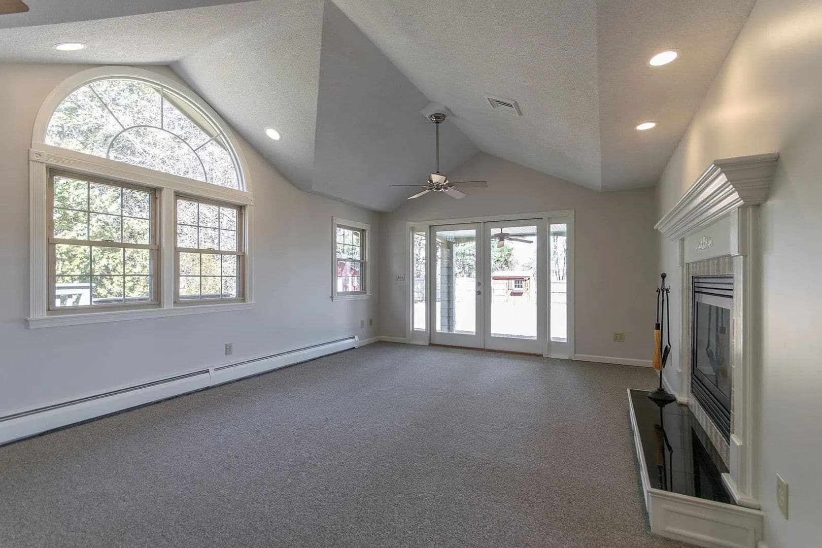 East Longmeadow House: 8 Ainslie Dr