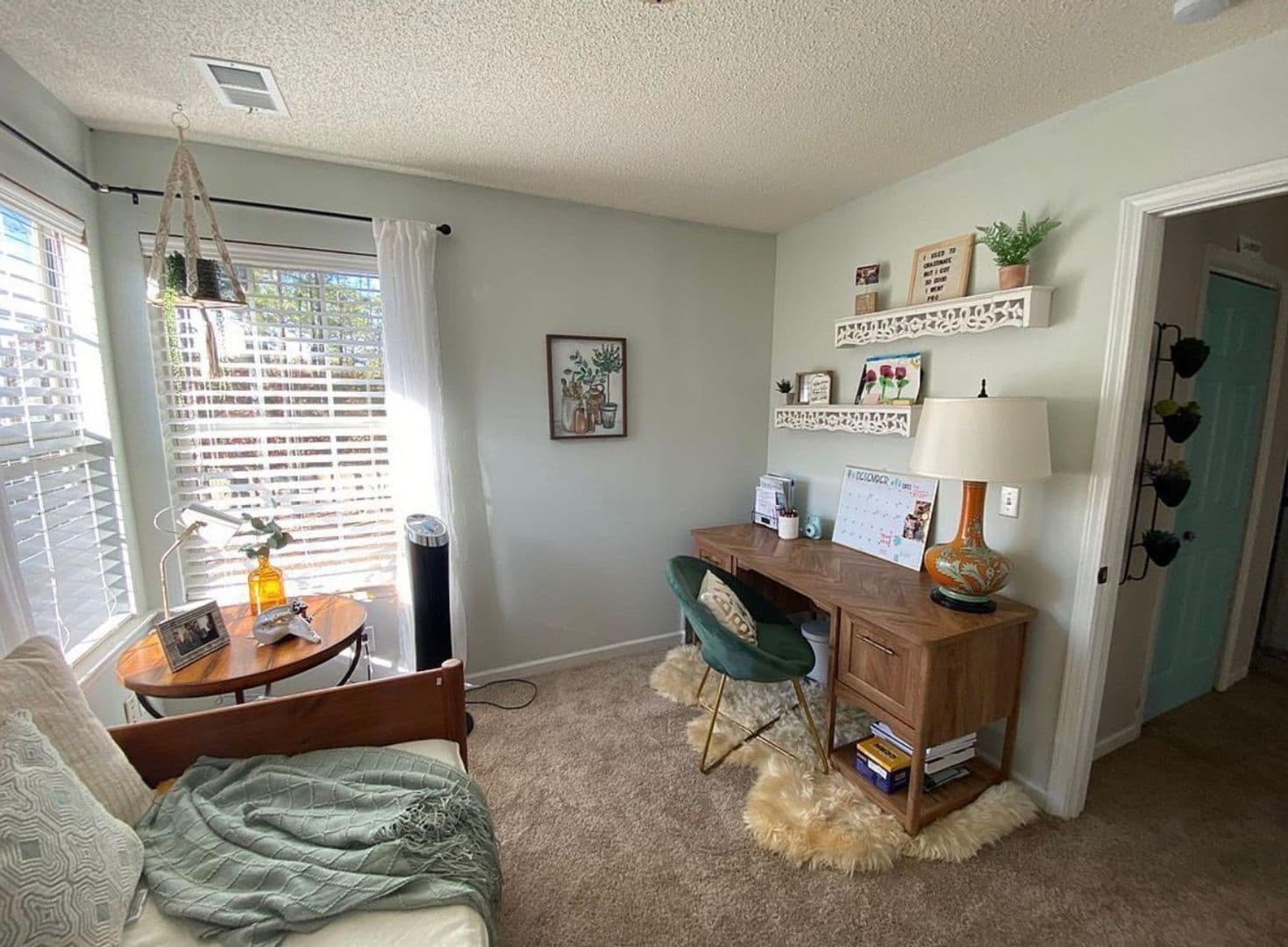Columbia House: 6 White Wing Ct