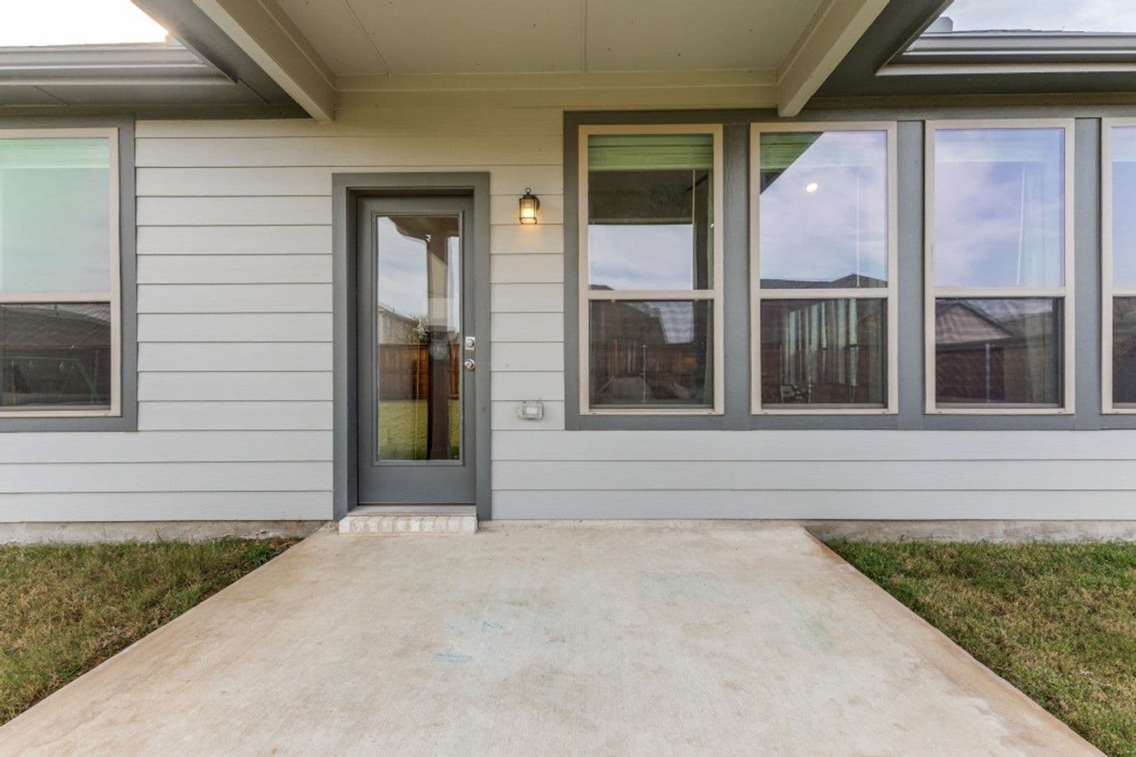 Haslet House: 14613 Wagon Train Trl