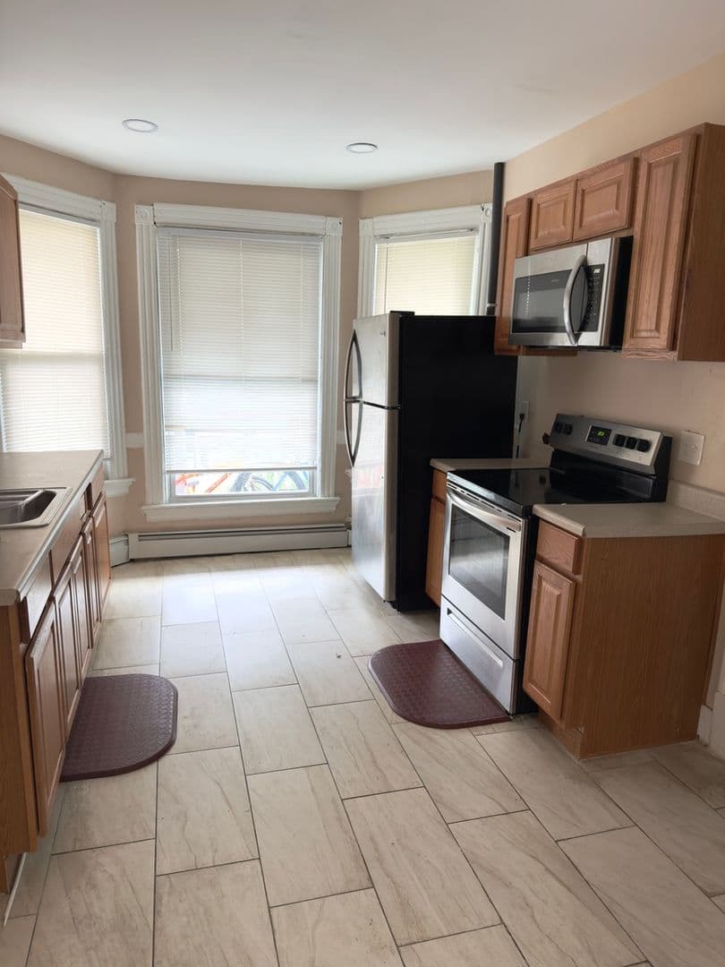 Hartford House: 23 Alden St