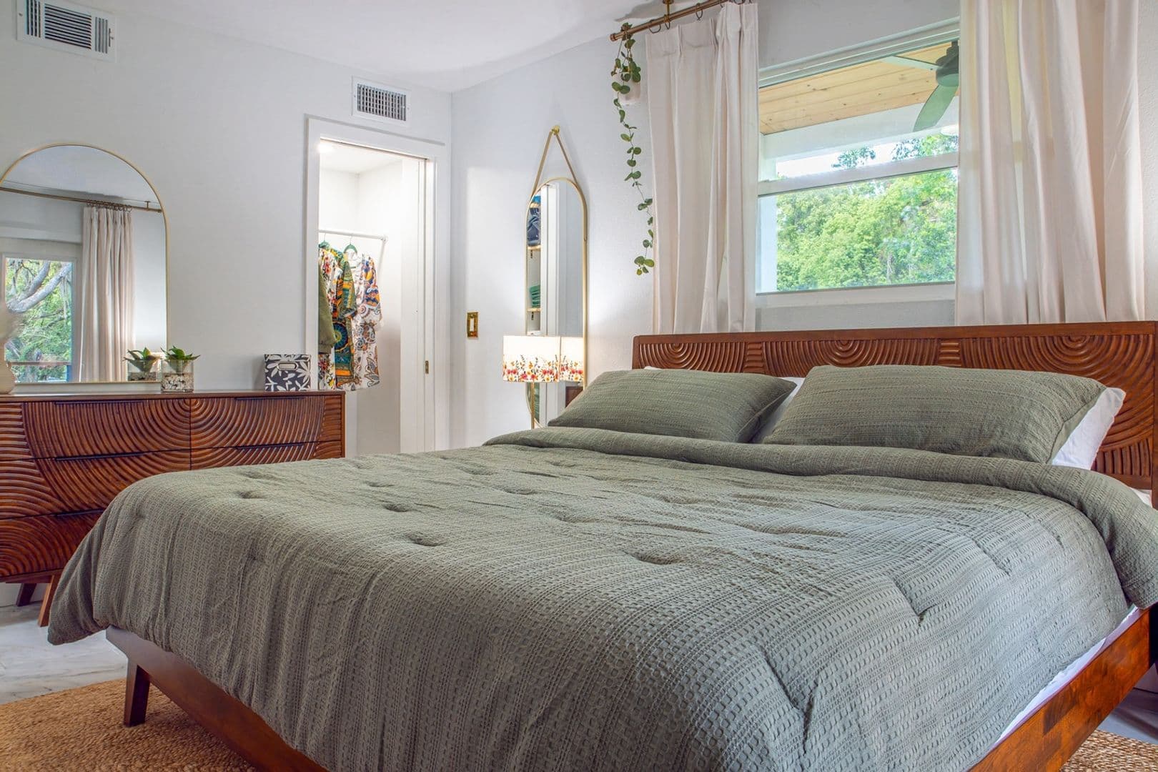 Ocoee House: 349 N Bluford Ave