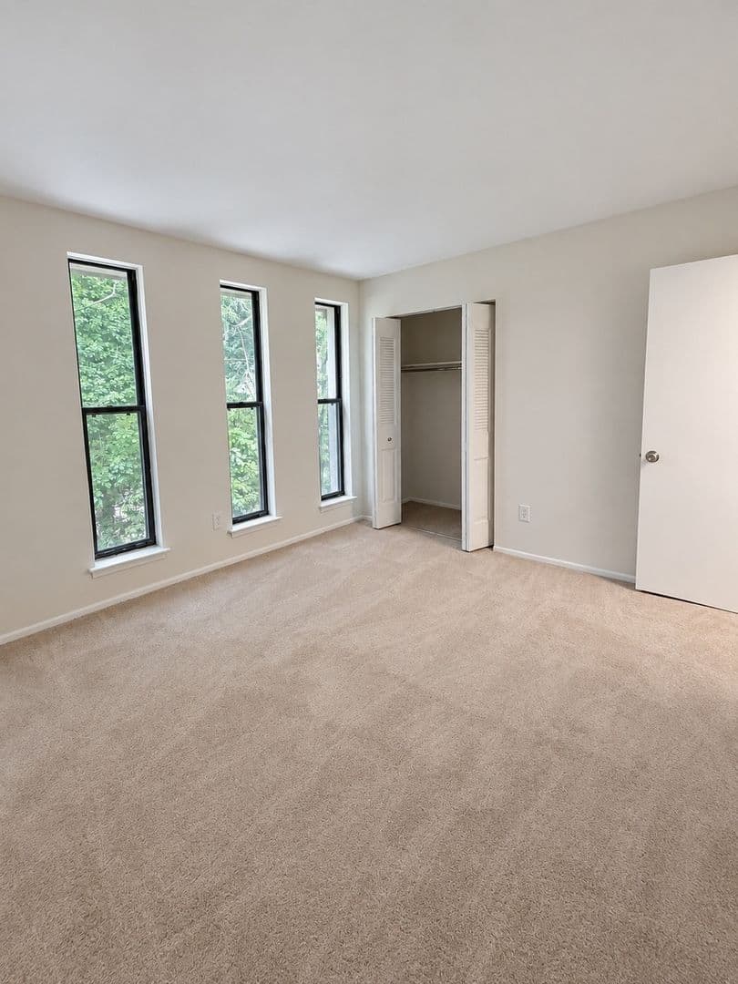 Maple Shade Condo: 25 S Church Rd