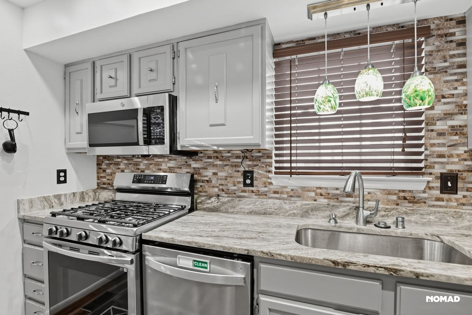 Woodbridge Townhome: 15110 Catalpa Ct