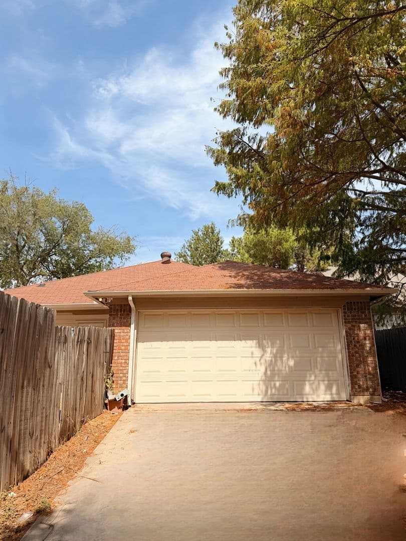 Fort Worth House: 7562 John T White Rd