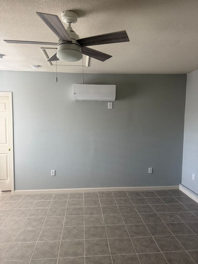 Modesto House: 1825 Roble Ave