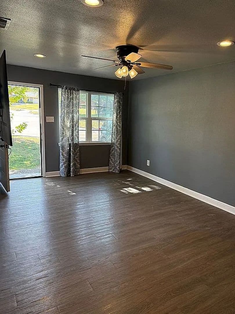 Rockwall House: 834 Nash St