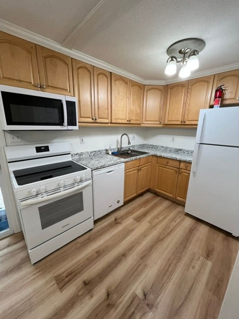 Dracut Townhome: 120 Thissell Ave