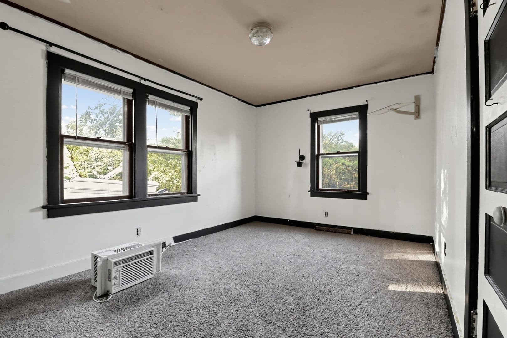 Crystal Lake House: 6414 W Hillside Rd