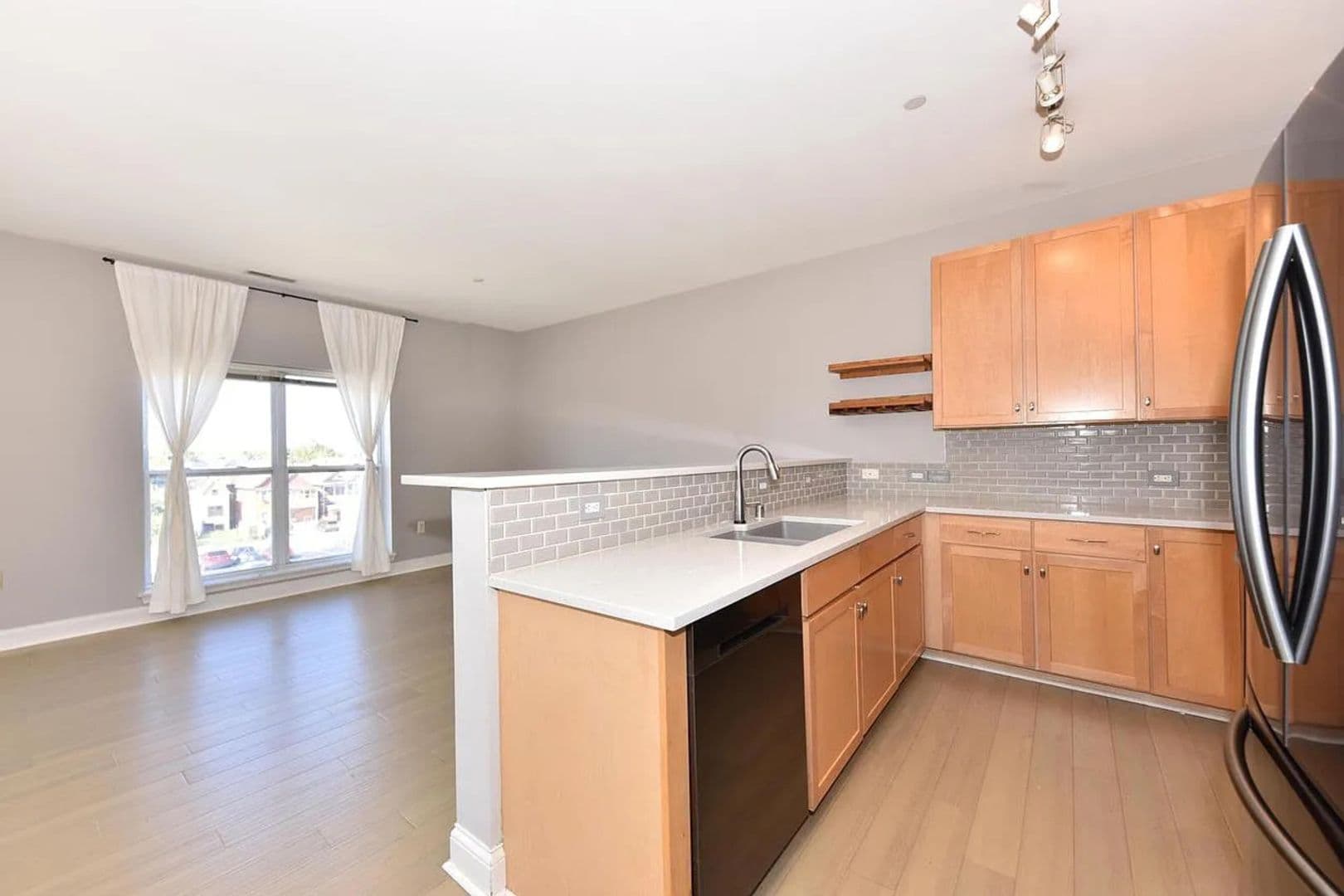 Milwaukee Condo: 1920 N Farwell Ave