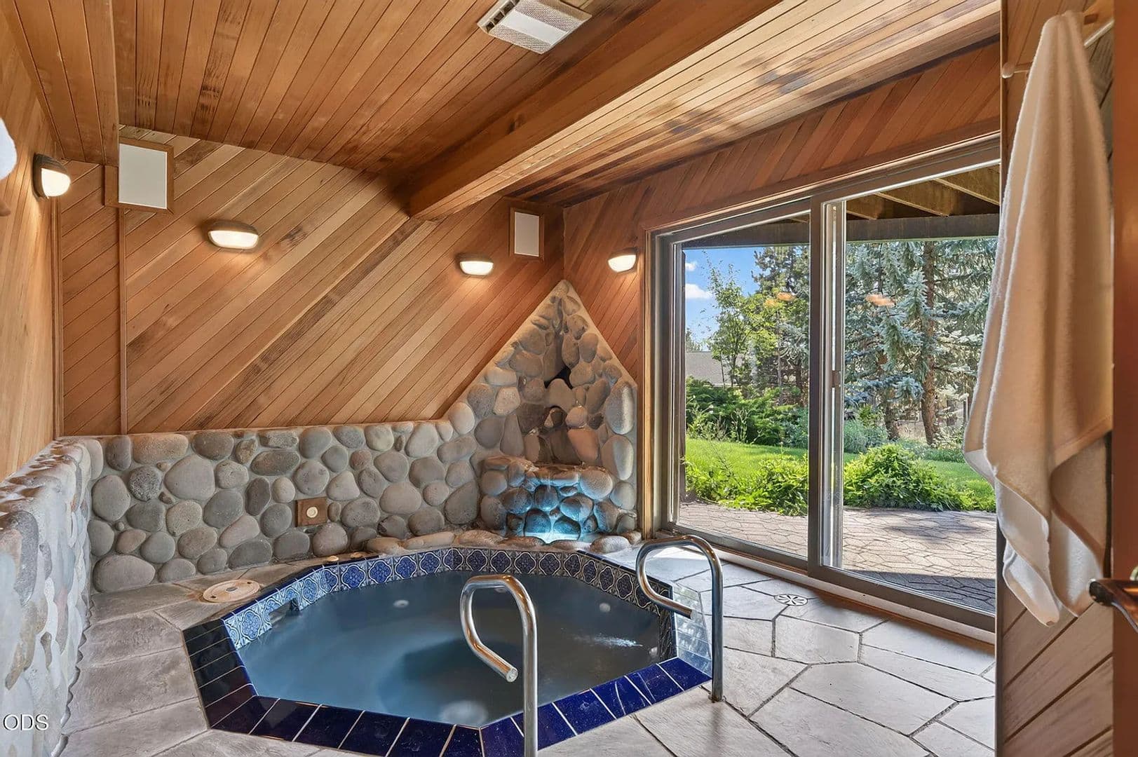 Bend House: 2889 Nw Starview Dr