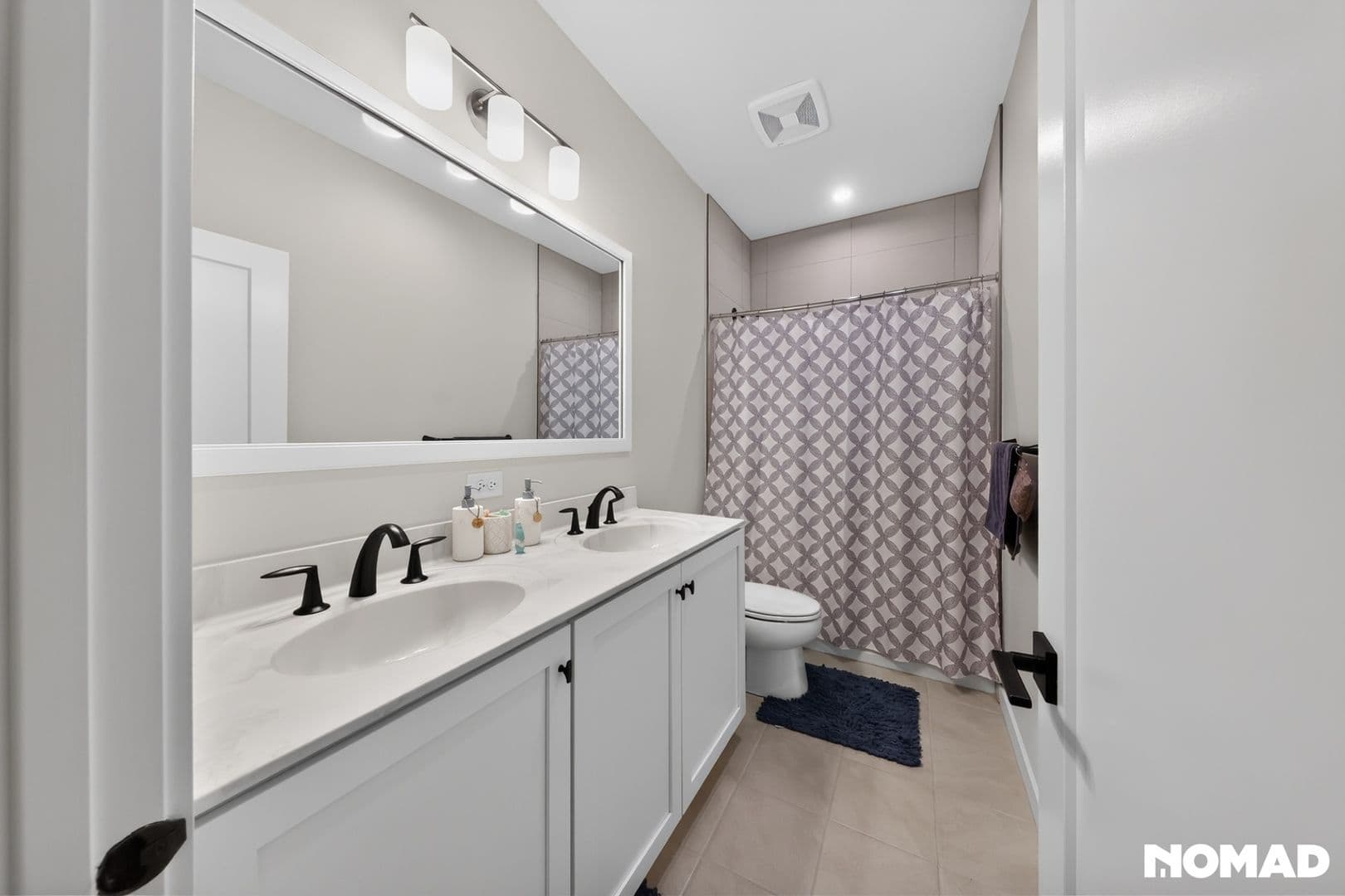 Middletown House: 1138 E Lock Rd